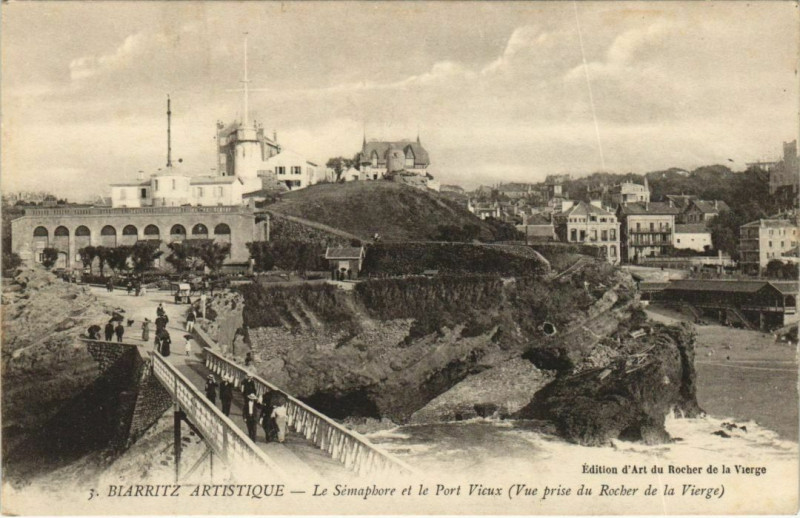 Carte postale ancienne Biarritz le Semaphore et le Port Vieux France à Biarritz