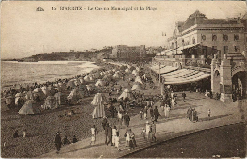 Carte postale ancienne Biarritz Casino Municipal et la Plage France à Biarritz