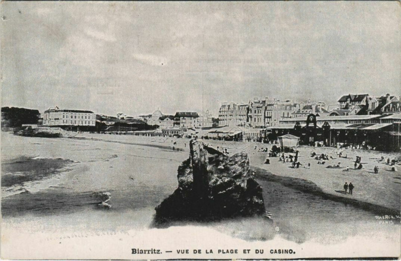 Carte postale ancienne Biarritz vue de la Plage et du Casino France à Biarritz