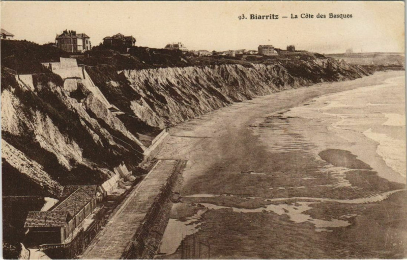 Carte postale ancienne Biarritz La Cote des Basques France à Biarritz