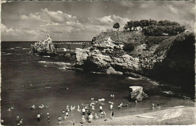 Carte postale ancienne Biarritz Rocher de la Vierge France à Biarritz
