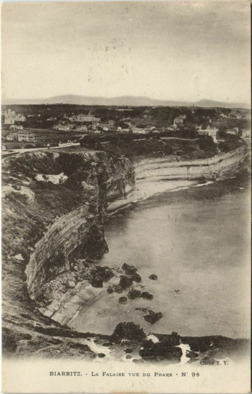 Carte postale ancienne Biarritz La Falaise vue du Phare France à Biarritz