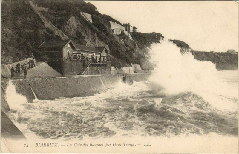 Carte postale ancienne Biarritz La Cote des Basques France à Biarritz