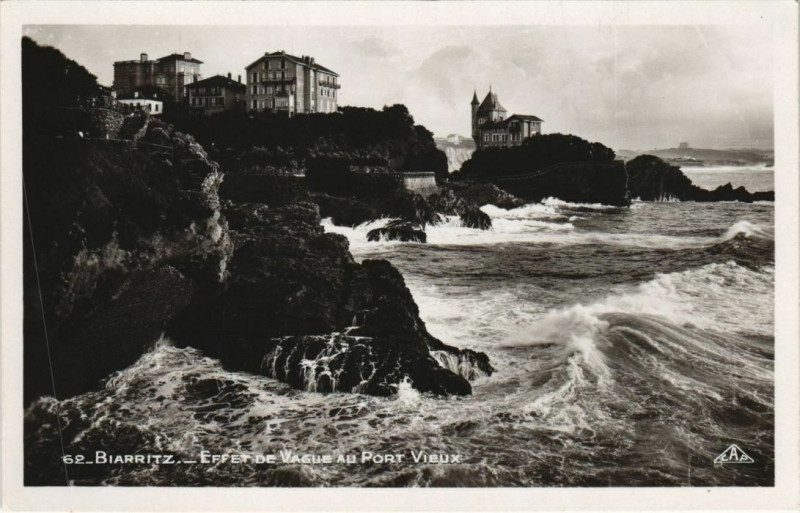 Carte postale ancienne Biarritz Effet de Vague au Port Vieux France à Biarritz