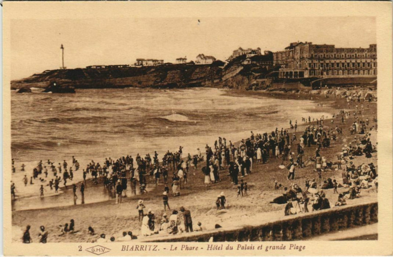 Carte postale ancienne Biarritz Le Phare ,Hotel du Palais et grande Plage France à Biarritz