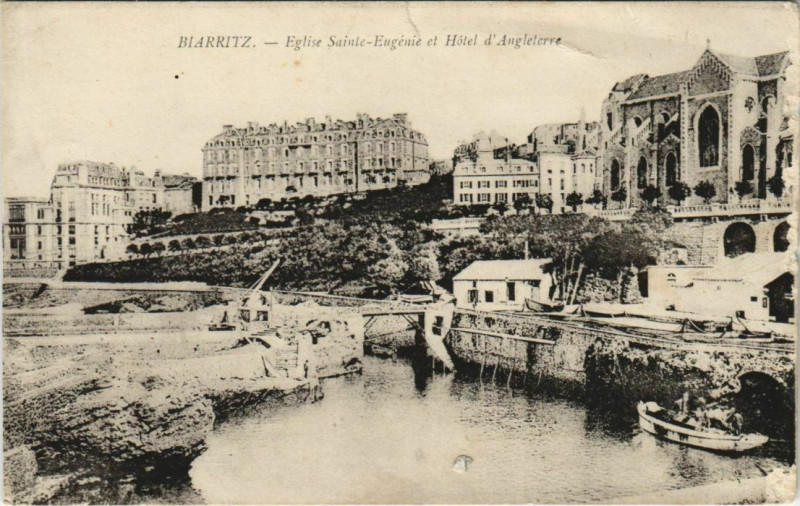 Carte postale ancienne Biarritz Eglise Sainte-Eugenie et Hotel d'Angleterre France à Anglet