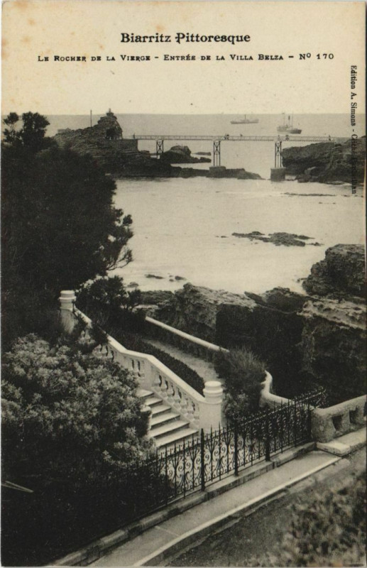 Carte postale ancienne Biarritz Rocher de la Vierge ,entree de la Villa Belza France à Biarritz