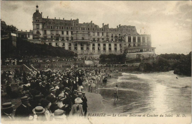 Carte postale ancienne Biarritz Casino Bellevue et Coucher du Soleil France à Biarritz