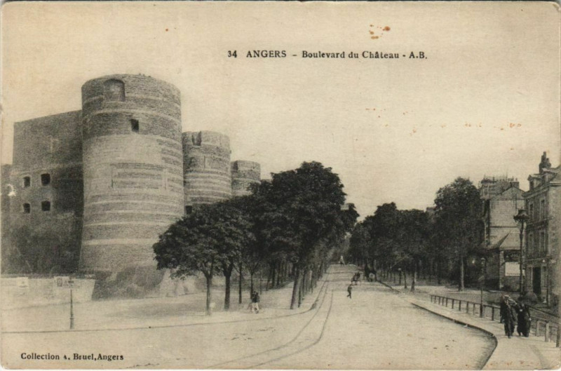 Carte postale ancienne Angers Boulevard du Chateau France à Angers