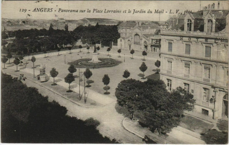 Carte postale ancienne Angers Panorama sur la Place Lorraine France à Angers
