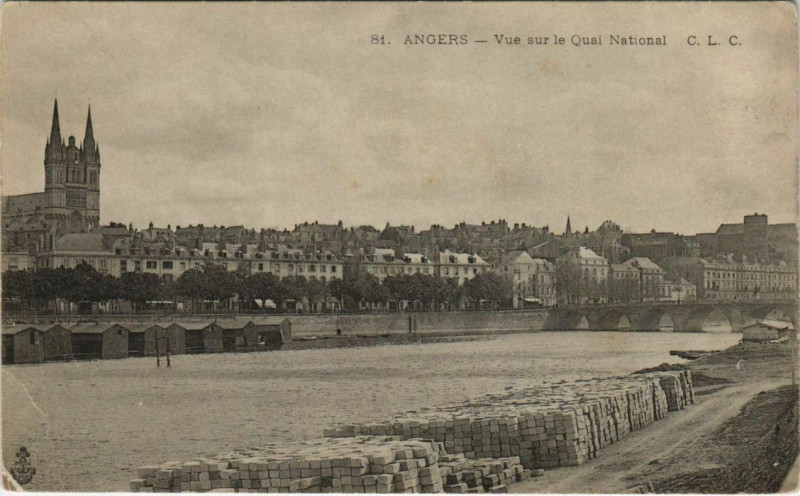 Carte postale ancienne Angers vue sur le Quai National France à Angers