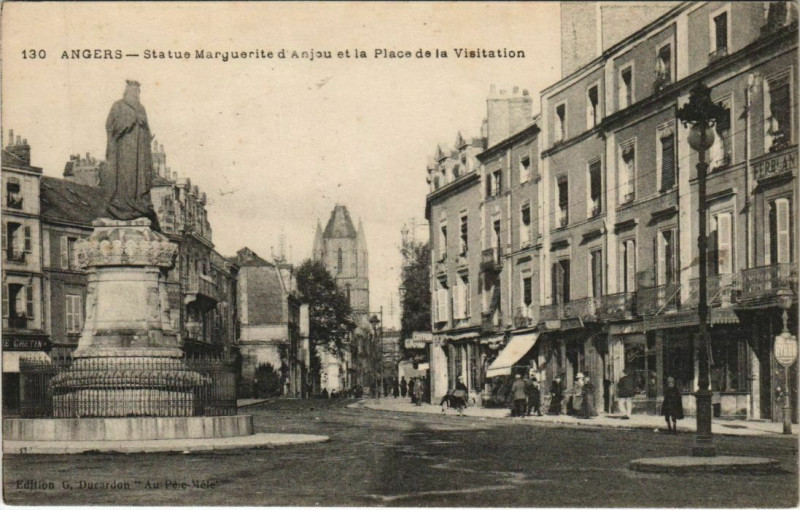 Carte postale ancienne Angers Statue Marguerite d'Anjou France à Angers