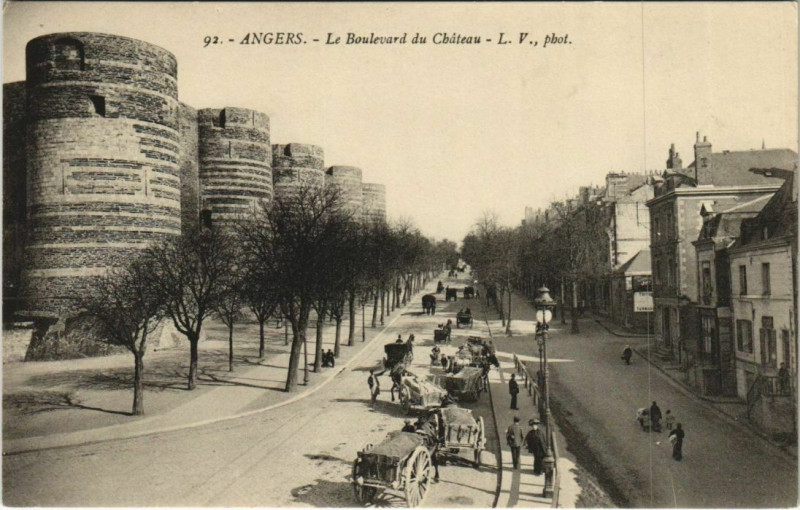 Carte postale ancienne Angers Boulevard du Chateau France à Angers