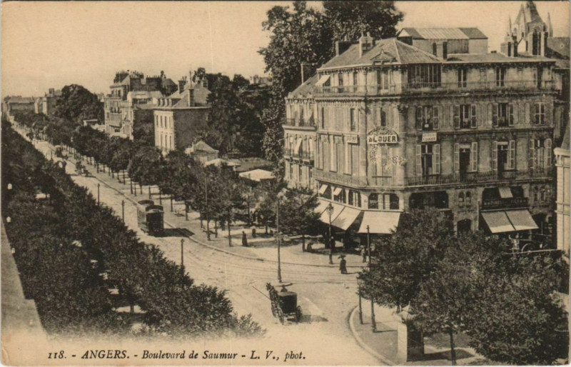 Carte postale ancienne Angers Boulevard de Saumur France à Angers