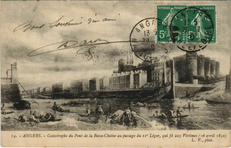 Carte postale ancienne Angers Catastrophe du Pont de la Basse Chaine France à Angers