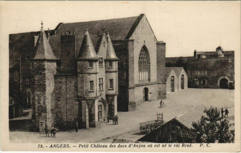 Carte postale ancienne Angers Petit Chateau des Ducs d'Anjou France à Angers