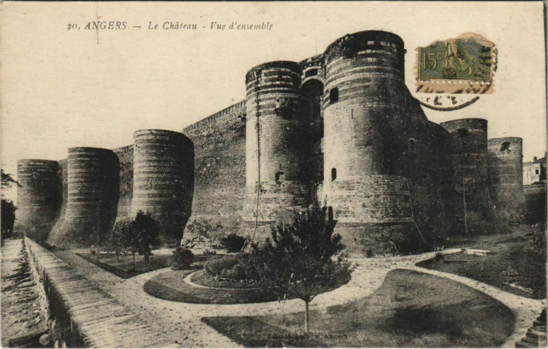 Carte postale ancienne Angers Le Chateau ,vue d'ensemble France à Angers