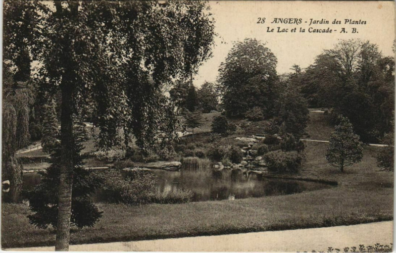 Carte postale ancienne Angers Jardin des Plantes ,Le Lac&Cascade France à Angers