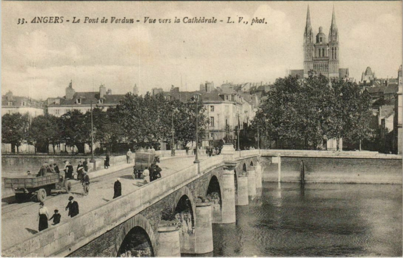 Carte postale ancienne Angers Pont de Verdun France à Angers