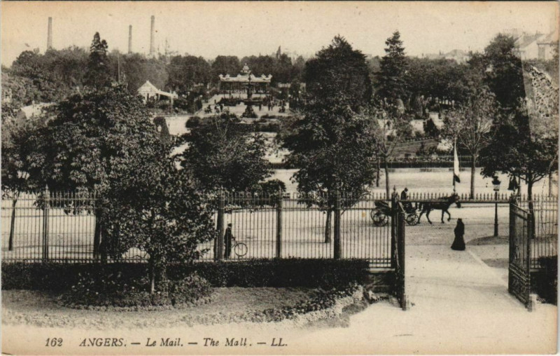 Carte postale ancienne Angers Le Mail France à Angers