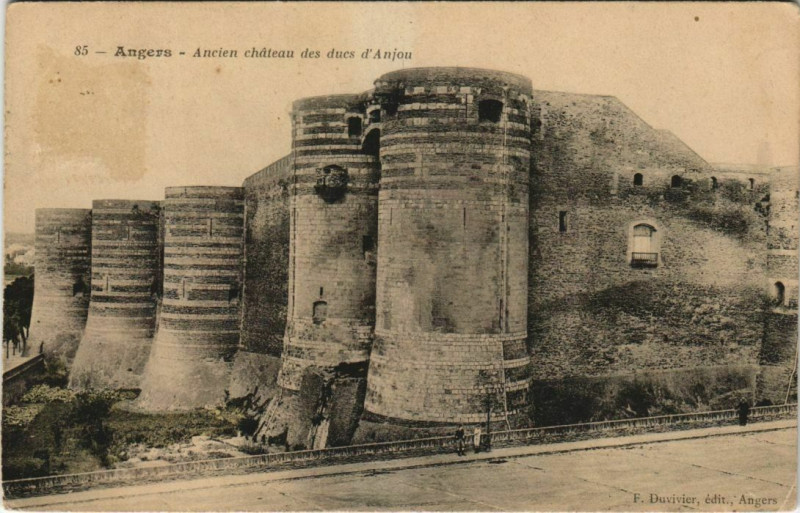 Carte postale ancienne Angers Ancien Chateau des ducs d'Anjou France à Angers