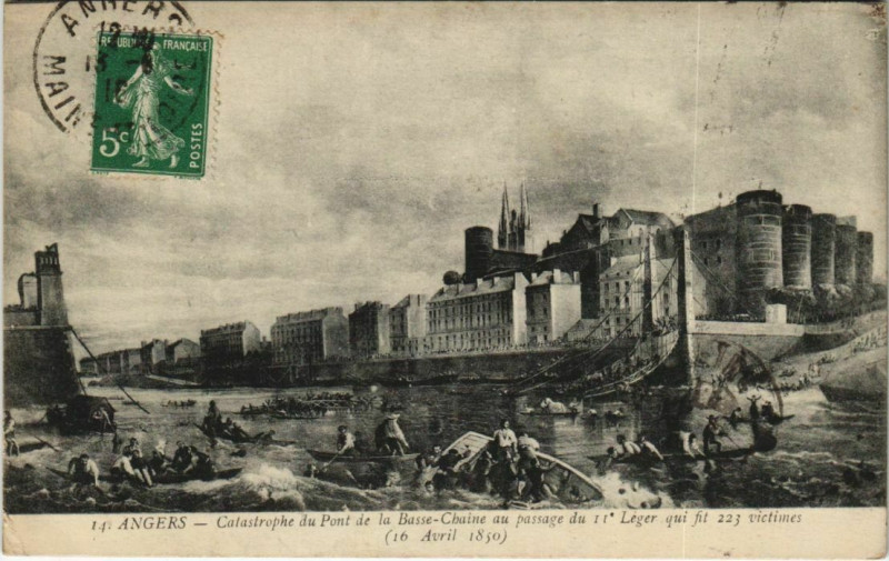Carte postale ancienne Angers Catastrophe du Pont de la Basse Chaine France à Angers