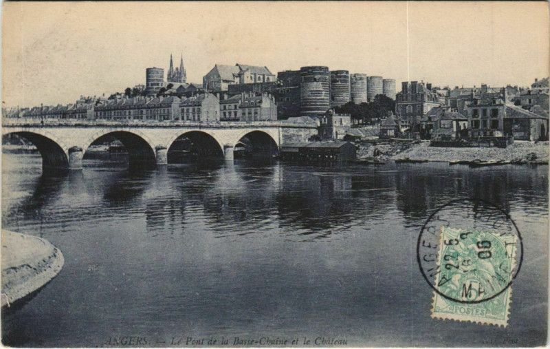 Carte postale ancienne Angers Pont de la Basse Chaine et Chateau France à Angers