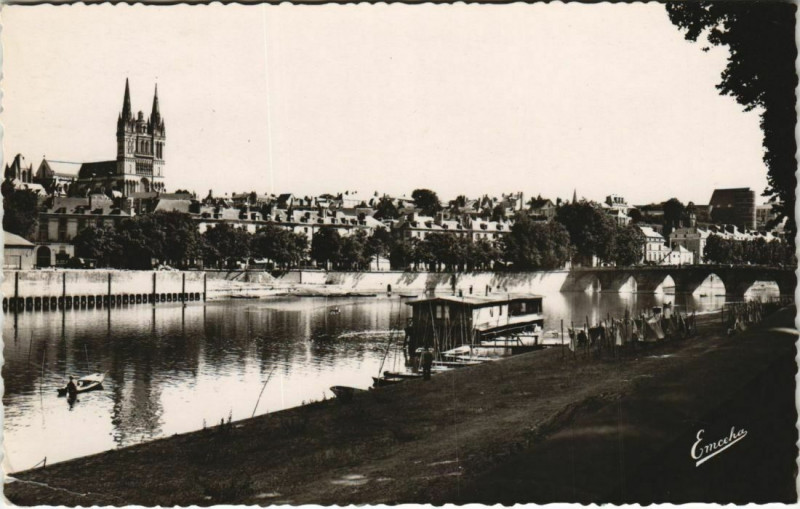 Carte postale ancienne Angers La Maine vers le Pont du Centre France à Angers