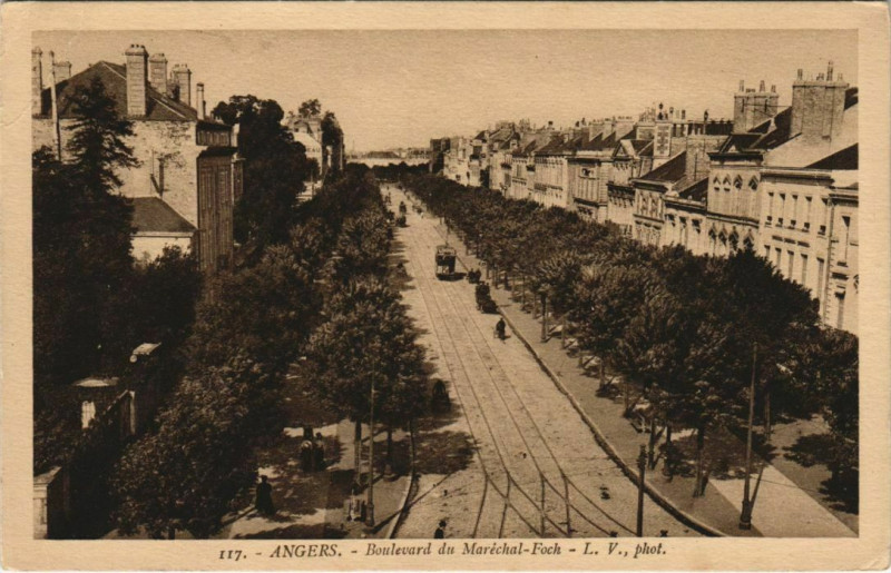 Carte postale ancienne Angers Boulevard du Marechal Foch France à Angers