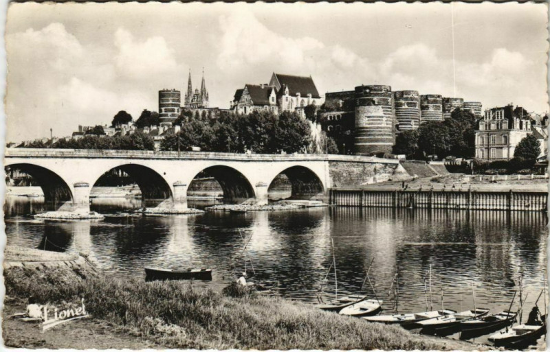 Carte postale ancienne Angers Pont de la Basse Chaine France à Angers
