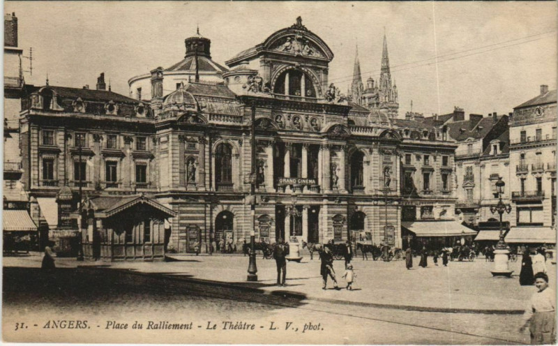Carte postale ancienne Angers Place du Ralliement ,Le Theatre France à Angers