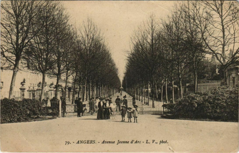 Carte postale ancienne Angers Avenue Jeanne d'Arc France à Angers