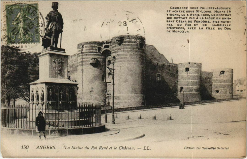 Carte postale ancienne Angers Statue du Roi Rene et Chateau France à Angers