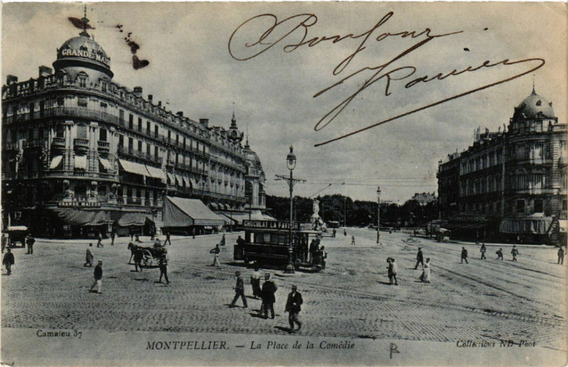 Carte postale ancienne Montpellier - La Place de la Comédie à Montpellier