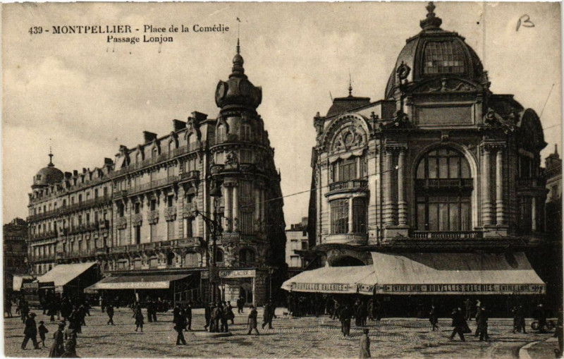 Carte postale ancienne Montpellier - Place de la Comédie - Passage Lonjon à Montpellier