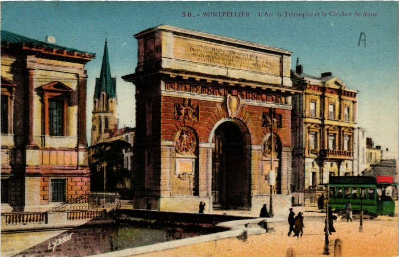 Carte postale ancienne Montpellier - L'Arc de Triomphe et le Clocher Sainte-Anne à Montpellier