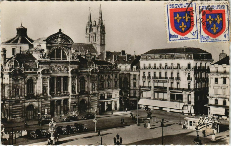 Carte postale ancienne Angers Place du Ralliement et Grand Theatre France à Angers
