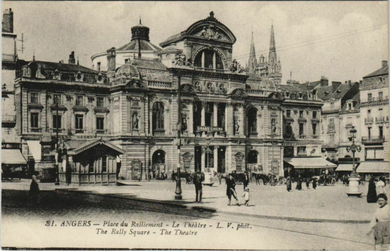 Carte postale ancienne Angers Place du Ralliement et Grand Theatre France à Angers