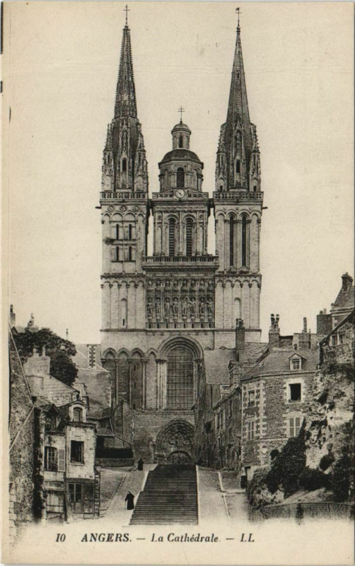Carte postale ancienne Angers La Cathedrale France à Angers