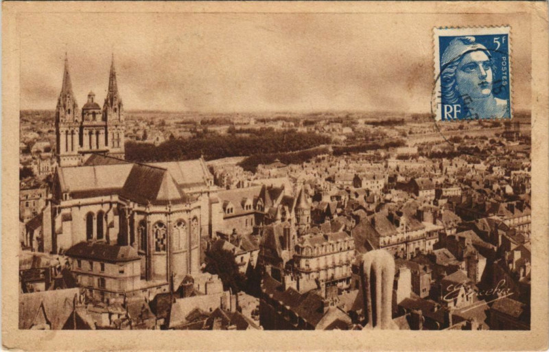 Carte postale ancienne Angers vue aerienne sur la Cathedrale France à Angers