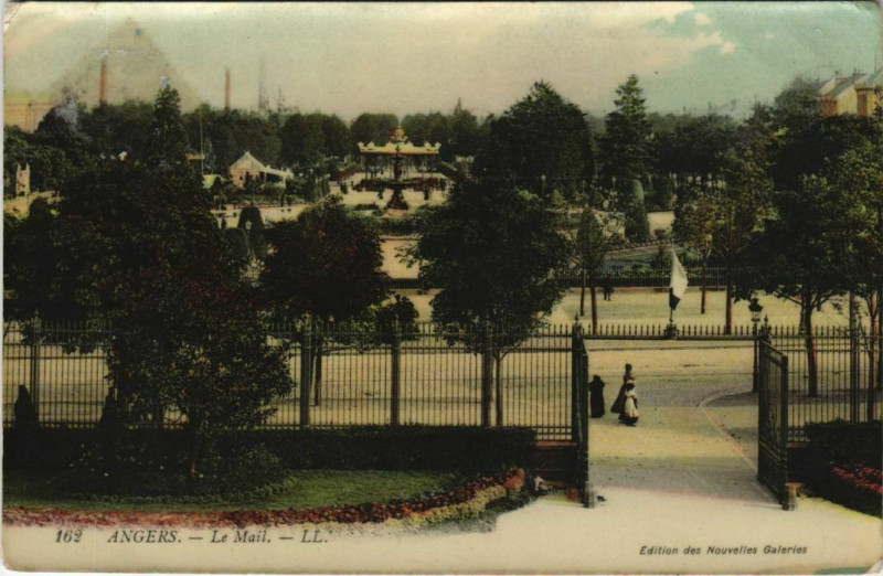 Carte postale ancienne Angers Le Mail France à Angers
