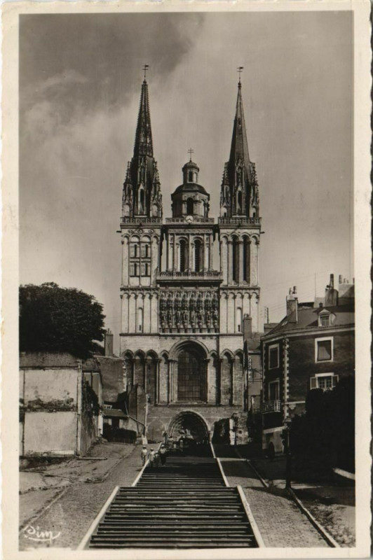 Carte postale ancienne Angers Cathedrale Saint-Maurice France à Angers