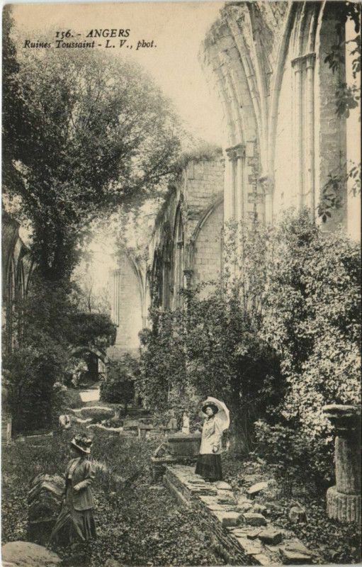 Carte postale ancienne Angers Ruines Toussaint France à Angers