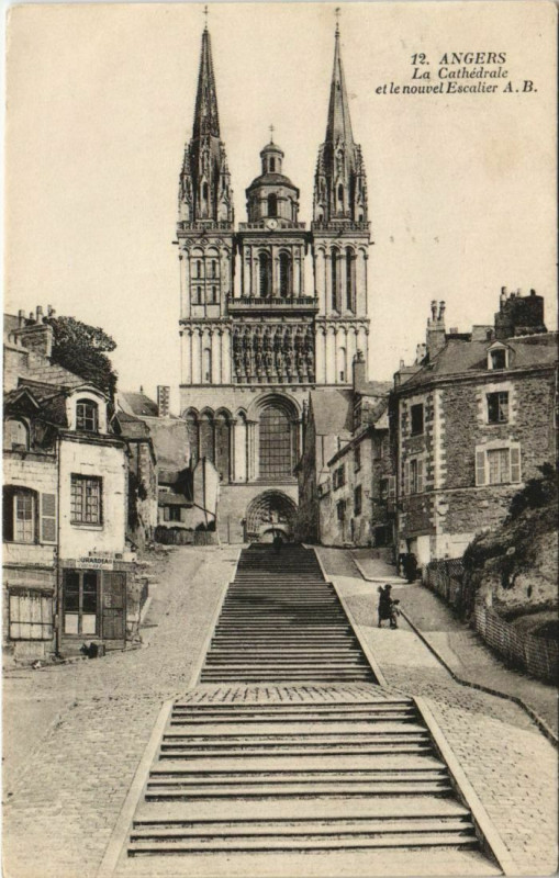 Carte postale ancienne Angers La Cathedrale France à Angers
