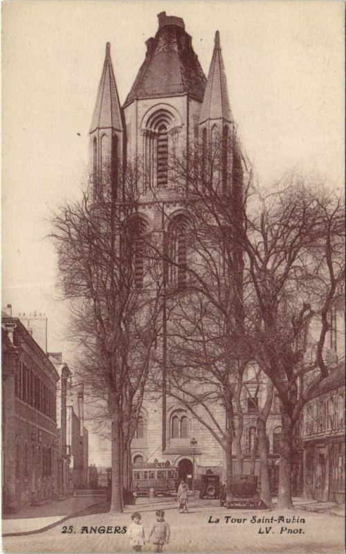 Carte postale ancienne Angers Tour Saint-Aubin France à Angers