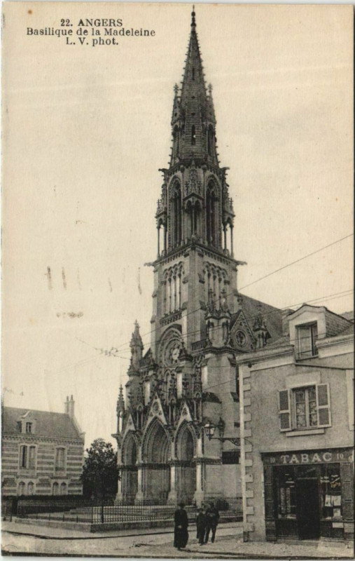 Carte postale ancienne Angers Basilique de la Madeleine France à Angers