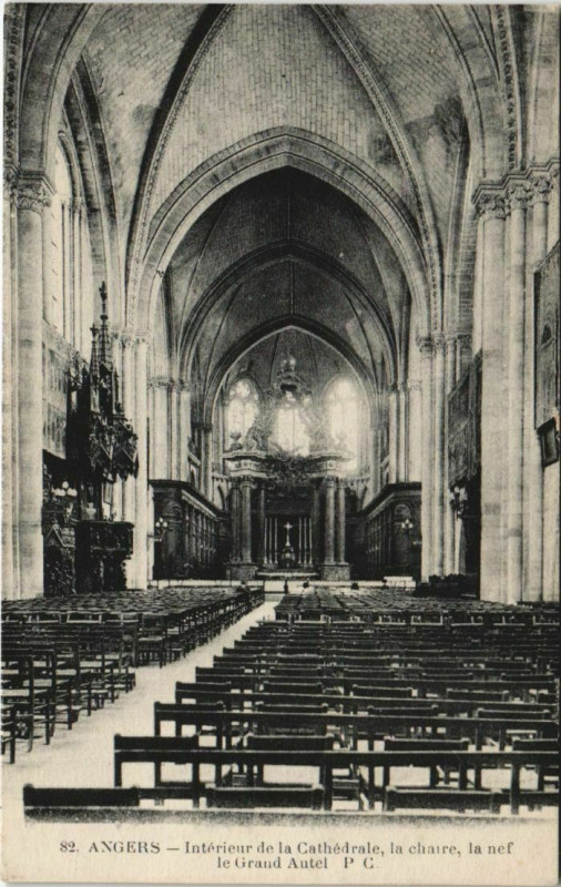 Carte postale ancienne Angers Interieur de la Cathedrale France à Angers