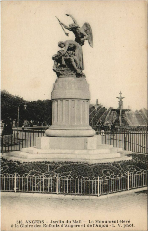 Carte postale ancienne Angers Jardin du Mail, Le Monument France à Angers
