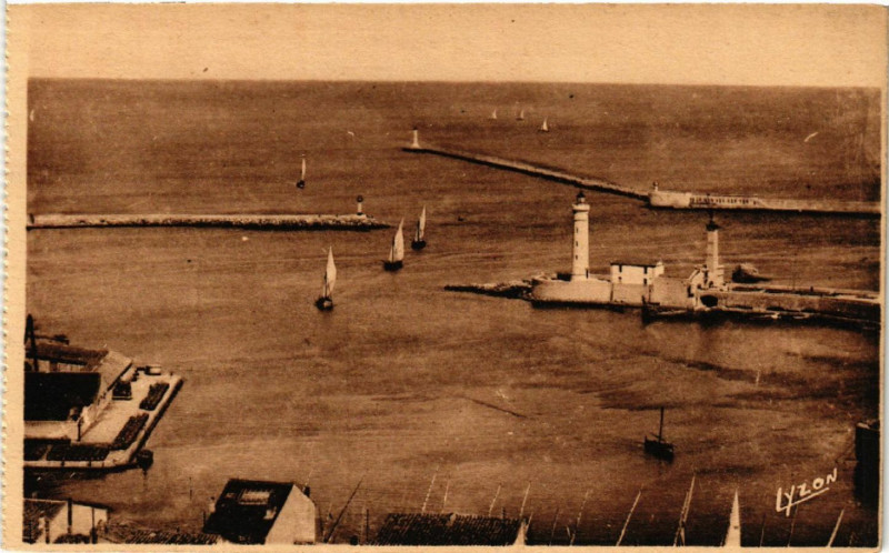 Carte postale ancienne Sete - Vue de la Rade - Entrée du Port à Sète