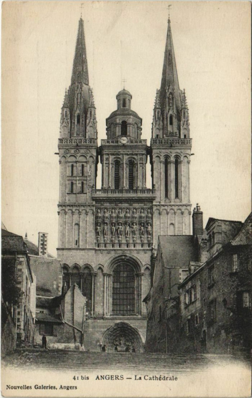 Carte postale ancienne Angers La Cathedrale France à Angers